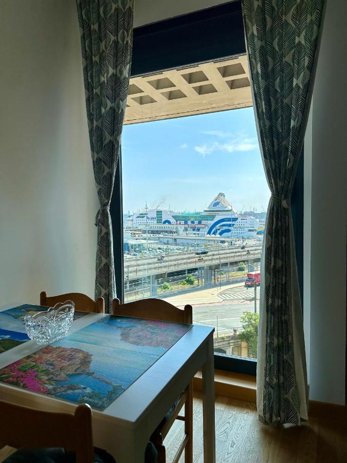 Due Passi Dal Porto Genua